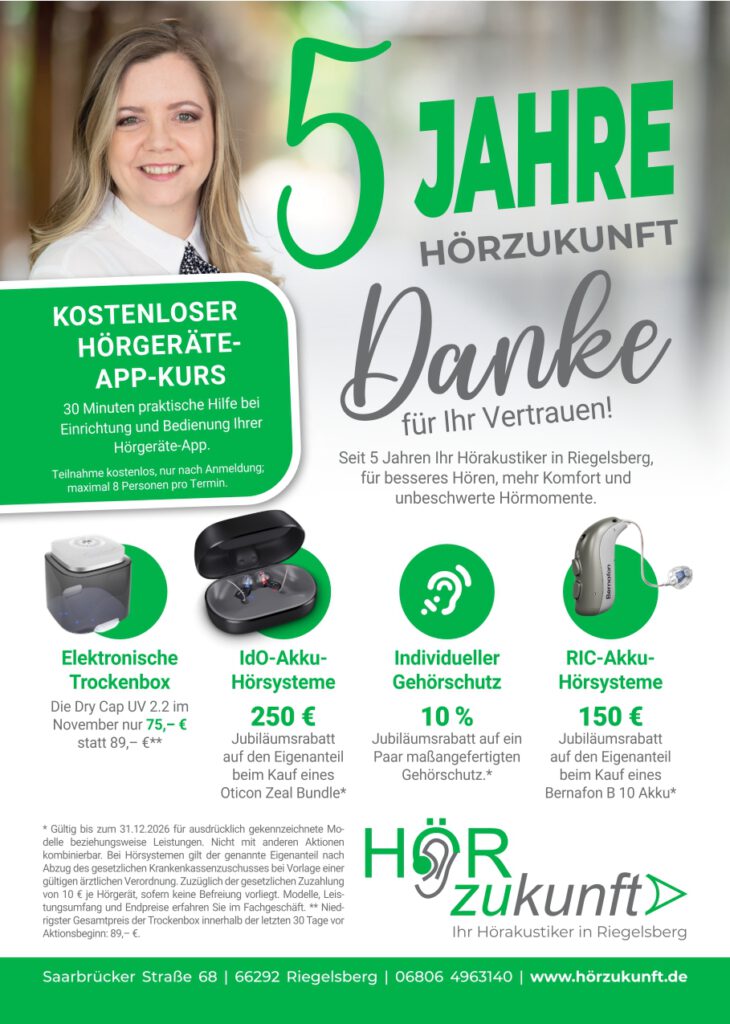 Jubiläumsanzeige von HörZukunft mit der Überschrift „5 Jahre HörZukunft – Danke für Ihr Vertrauen!“. Die Anzeige informiert über einen kostenlosen Hörgeräte-App-Kurs für bis zu acht Personen nach Anmeldung. Beworben werden Jubiläumsrabatte auf verschiedene Hörakustik-Produkte und Leistungen: eine elektronische Trockenbox, Im-Ohr-Akku-Hörsysteme (IdO), individueller Gehörschutz sowie Hinter-dem-Ohr-Akku-Hörsysteme mit externem Hörer (RIC). Zu sehen sind Produktfotos einer Trockenbox, eines Ladeetuis mit Hörsystemen und eines Hörgeräts. Am unteren Rand befinden sich das Logo von HörZukunft sowie die Kontaktdaten des Hörakustikers in Riegelsberg.
